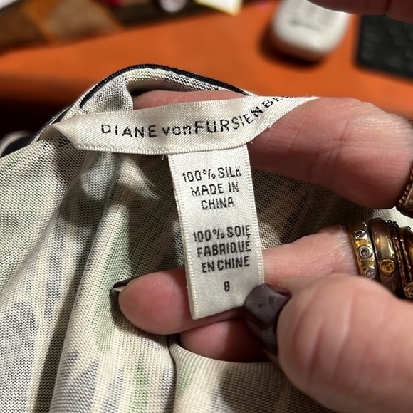 Diane Von Furstenberg | DVF Green and Navy Print Vintage Silk Wrap Dress Size 8 - Picture 10 of 13